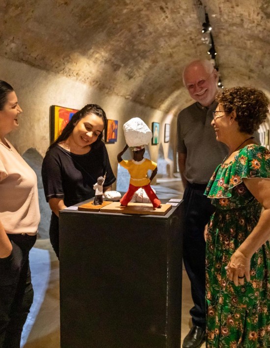 Exposição no Morro da Caixa D'Água celebra ícones da cultura cuiabana