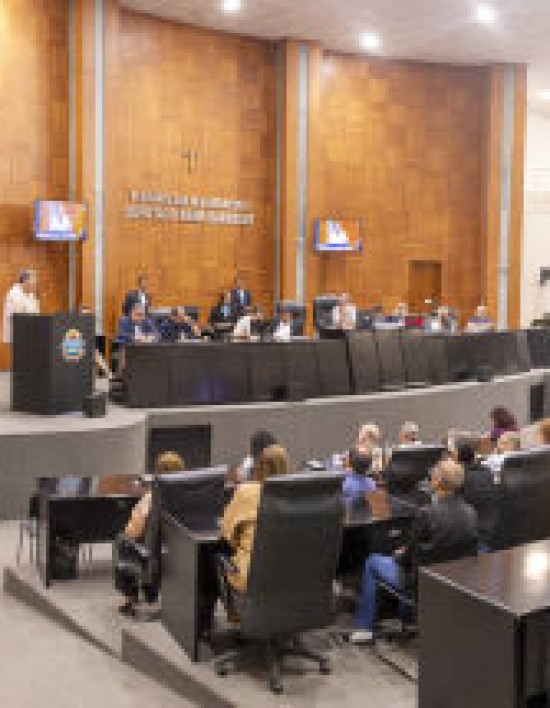 Deputados são contra fechamento da Santa Casa e cobram definição do Estado