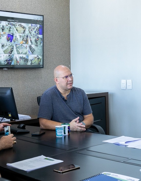 Prefeitura dá 30 dias para empresa regularizar coleta de lixo