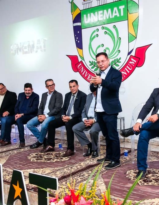 Ações do deputado Botelho são lembradas durante celebração dos 30 anos da Unemat