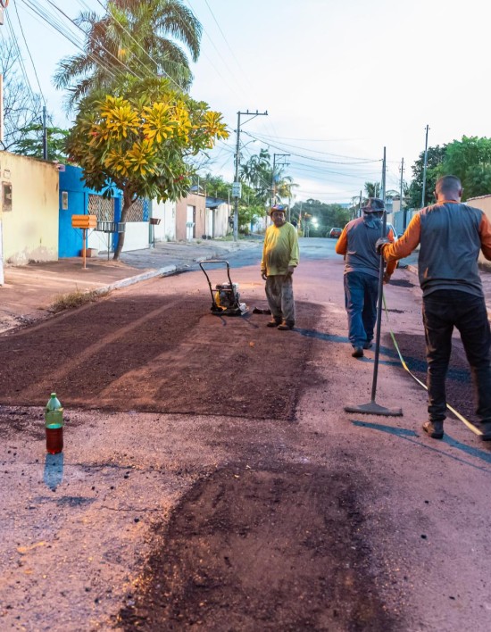 Quatorze bairros recebem operação tapa-buraco em Cuiabá