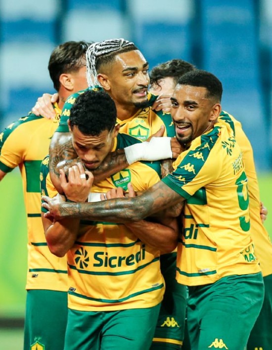 Livre do transfer ban da FIFA, Cuiabá acerta contratação para sequência da Série B