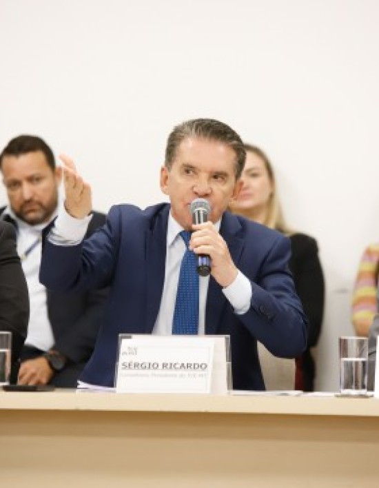 Sérgio Ricardo faz alerta ao Governo do Estado e pede suspensão de repasses a empresas ausentes em mesa técnica
