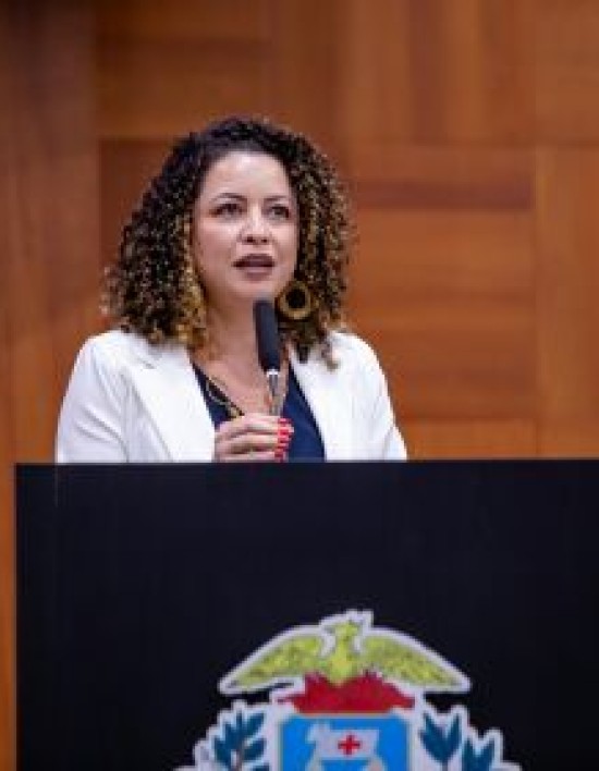 ALMT empossa Professora Graciele e Baiano Filho como novos deputados estaduais