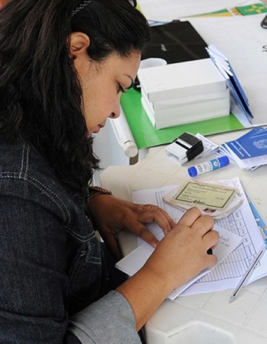 Desemprego no Brasil recua a 6,2%, o menor da série histórica iniciada em 2012