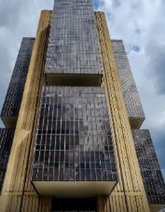 Juros do cartão de crédito sobem a 449,9% ao ano