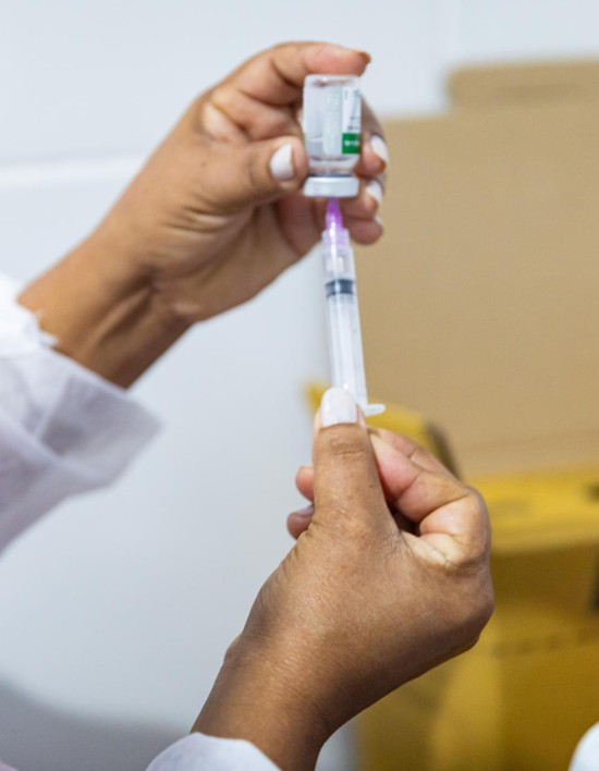 Cuiabá abre vacinação para toda população com 54 mil doses contra gripe em estoque