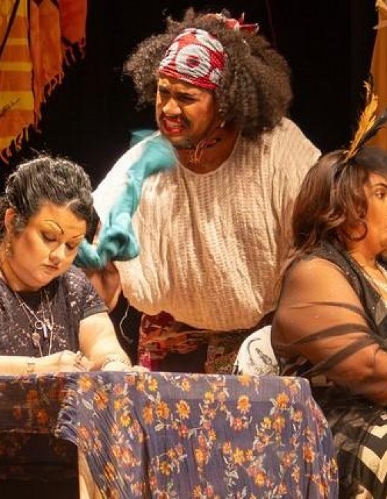 Mostra de Cenas da MT Escola de Teatro traz reflexão sobre movimento cultural da década de 1960