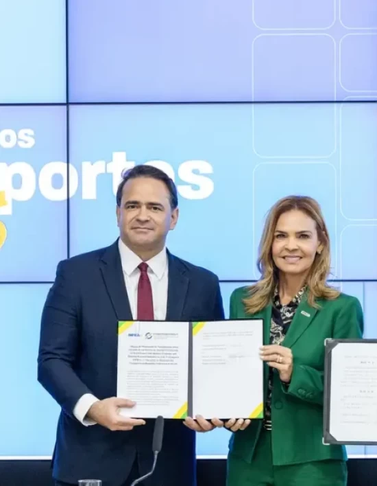 Brasil e China assinam acordo para estudar ferrovia de MT até o Peru