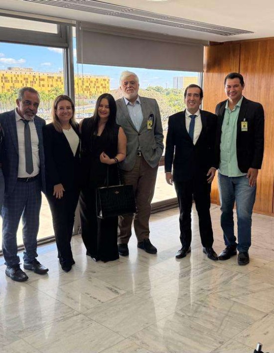 Prefeita Flávia Moretti vai a Brasília em busca de recursos para Várzea Grande