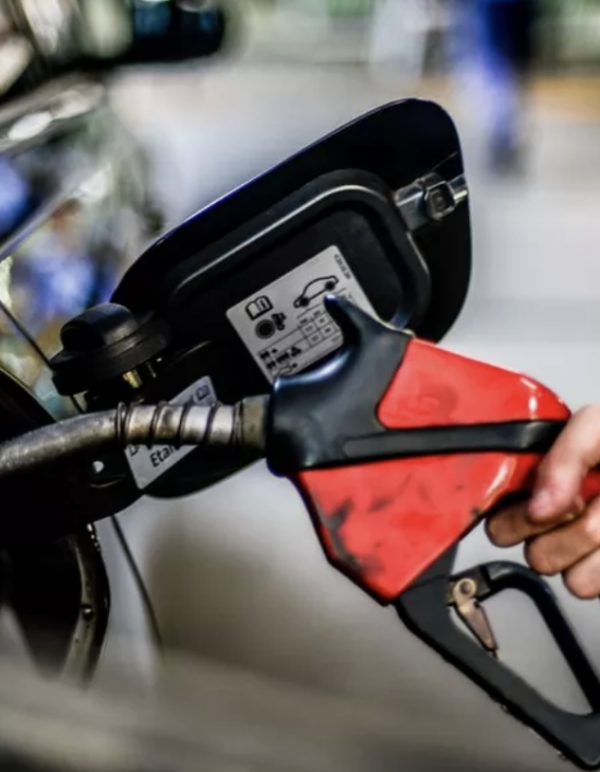 Preço médio do litro da gasolina fica abaixo de R$ 5 pela primeira vez desde fevereiro de 2021