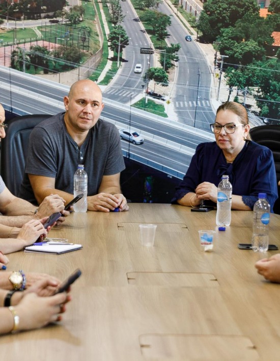 Prefeito remaneja orçamento e garante 13 de férias para professores