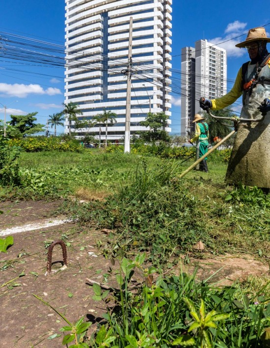 Limpurb faz megaoperação de limpeza em 15km da Miguel Sutil nesta sexta-feira