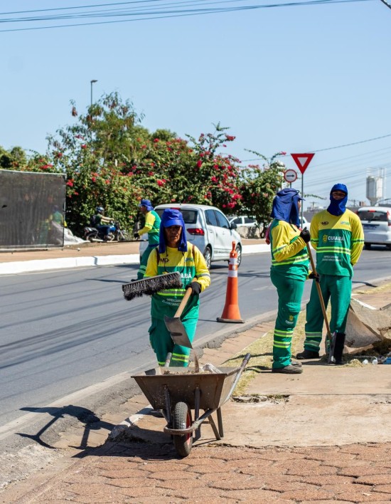 Mais de 40 toneladas de lixo são retirados da Miguel Sutil em operação da Limpurb