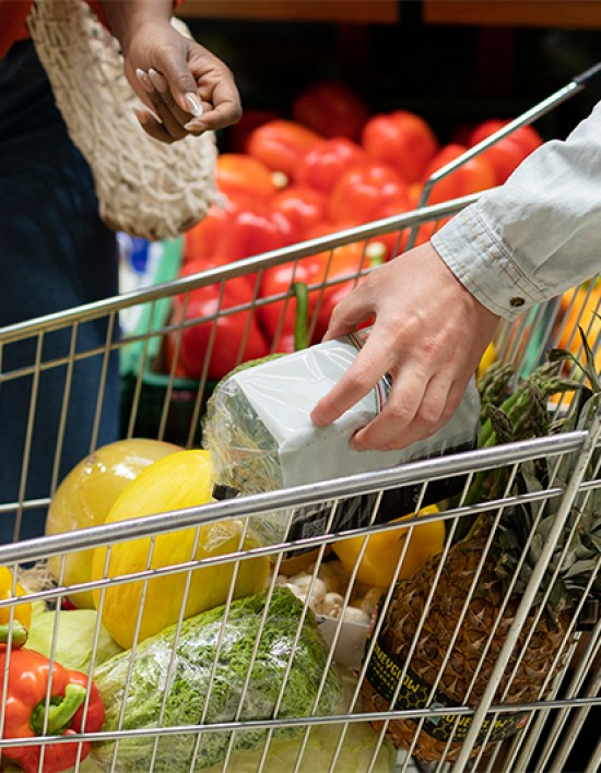 Cuiabanos têm novo alívio no bolso com segunda queda seguida no custo da cesta básica