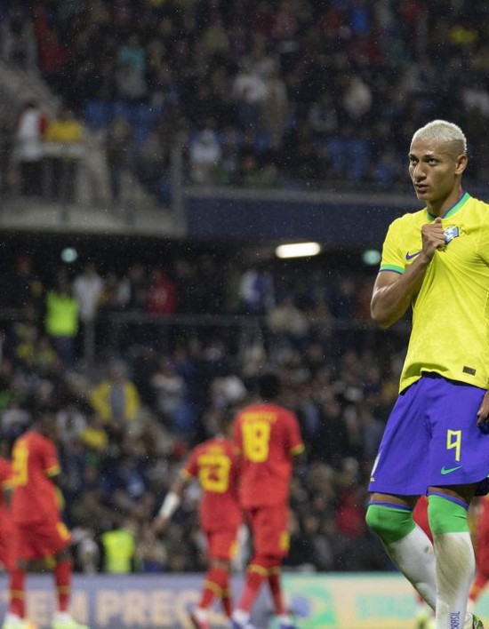 Com Richarlison artilheiro, Brasil derrota Gana em partida amistosa