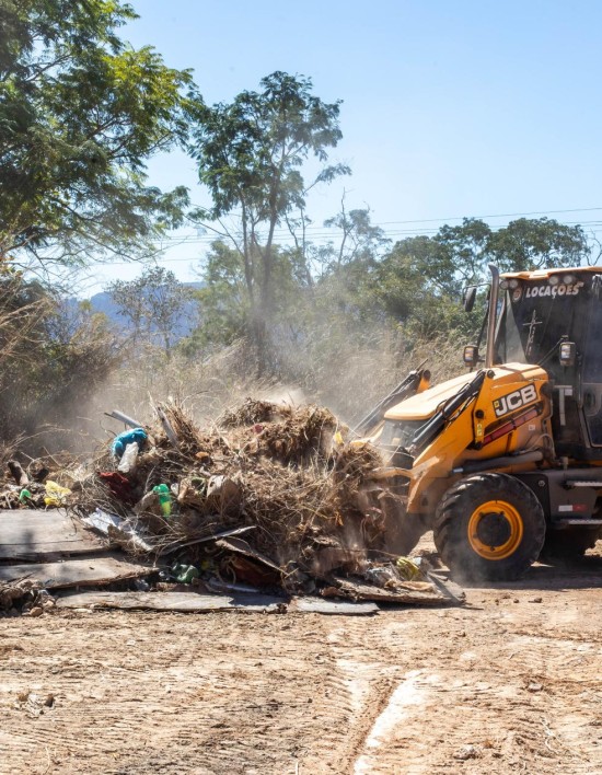 Limpurb retira 127 toneladas de descarte irregular em três bairros de Cuiabá