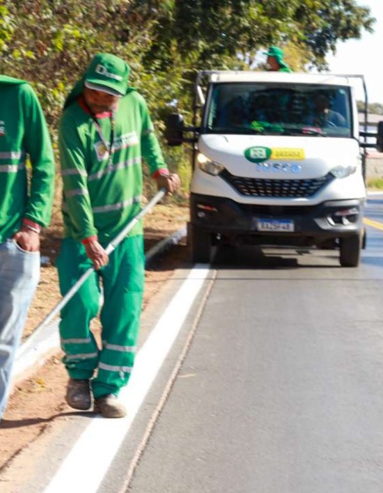 Prefeitura realiza serviços urbanos em diversos bairros nesta sexta-feira, dia 8