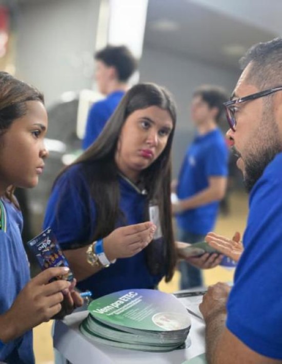Seciteci apresenta oportunidades da educação profissional tecnológica durante ExpoEstudantil