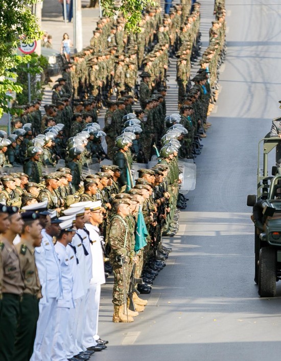 Mais de 8 mil celebram a Independência com desfile cívico-militar em Cuiabá