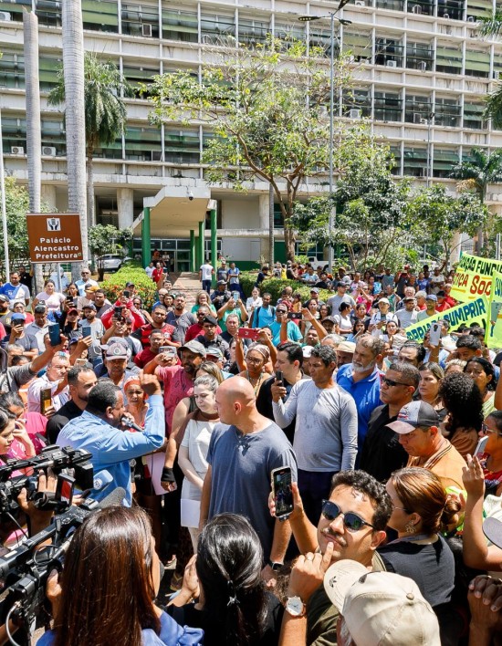 Prefeito se reúne com manifestantes do Contorno Leste e detalha assistência às famílias