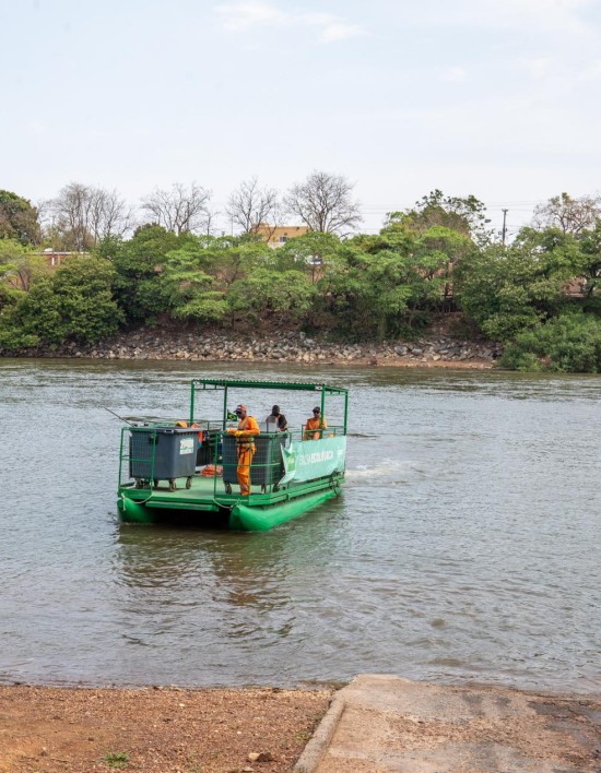 Prefeitura retira 20 toneladas de lixo do Rio Cuiabá mensalmente