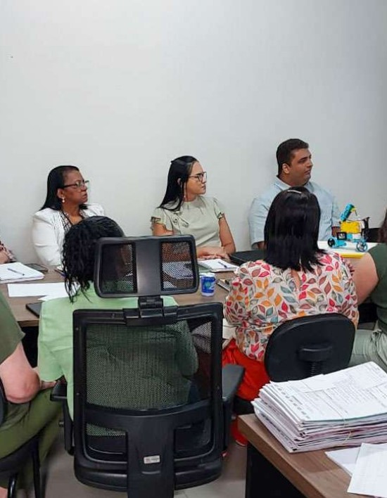 Educação define ações pedagógicas, qualificação profissional e de raciocínio lógico