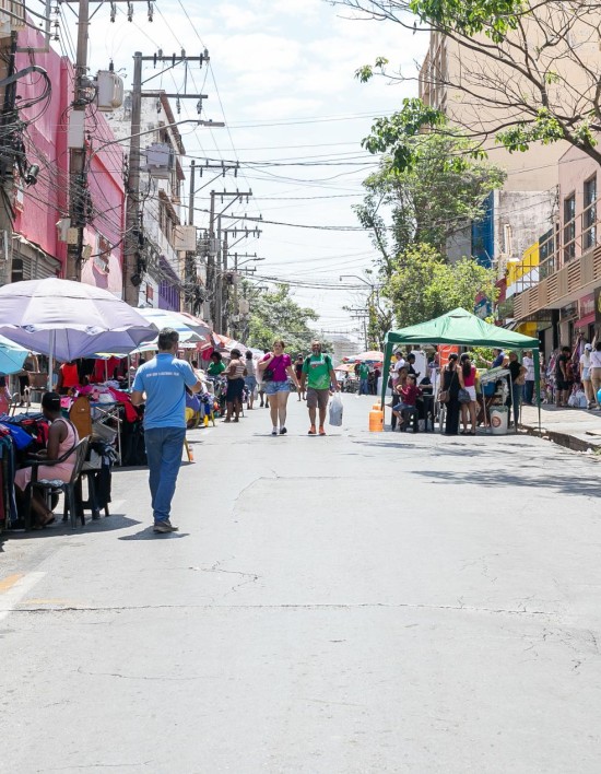 Primeira edição da Feira do Centro movimenta comércio e reúne famílias na 13 de Junho
