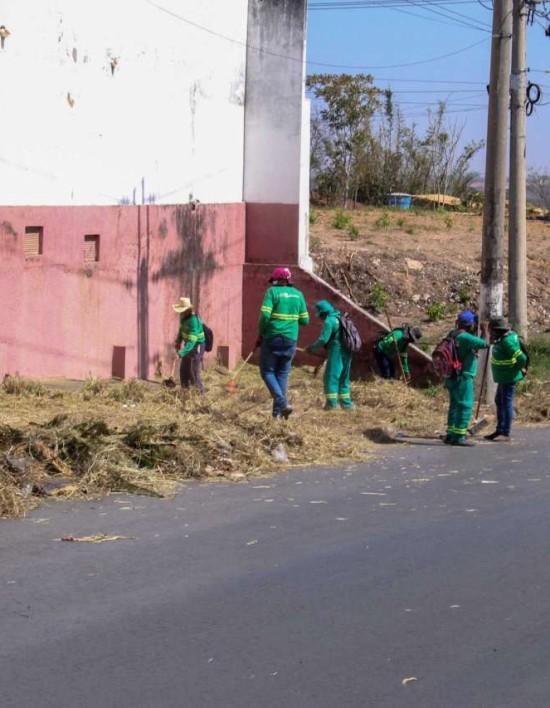 Prefeitura de Várzea Grande intensifica serviços urbanos nesta quarta-feira