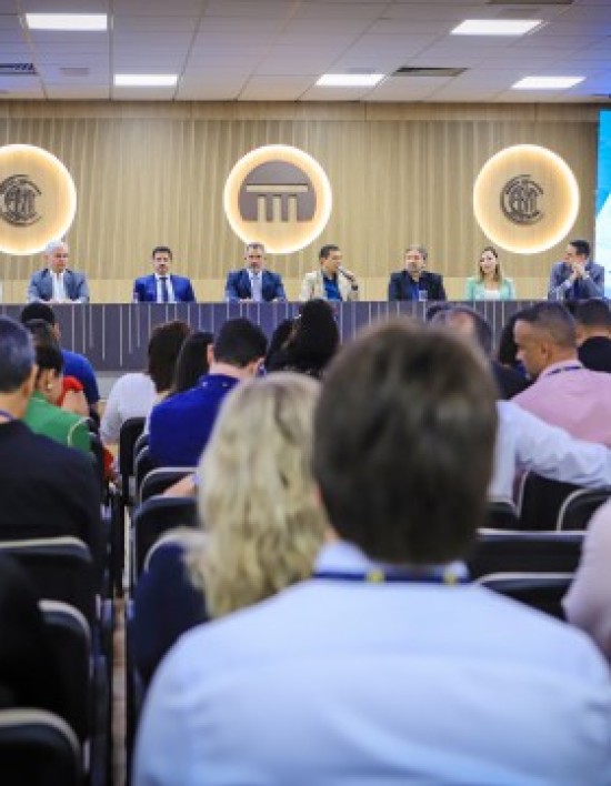 Auditor do TCE-MT lança livro sobre controle não judicial e direito à saúde