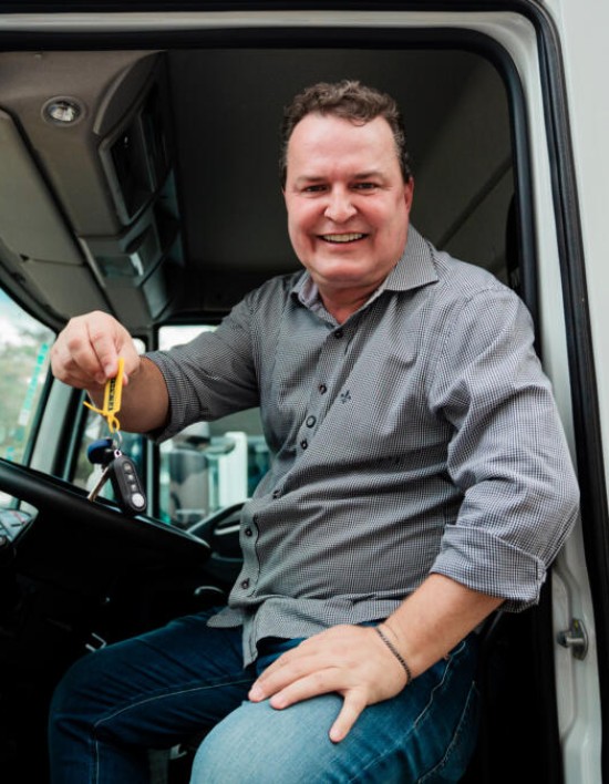 Com indicação do deputado Max, 6 municípios recebem veículos para agricultura familiar