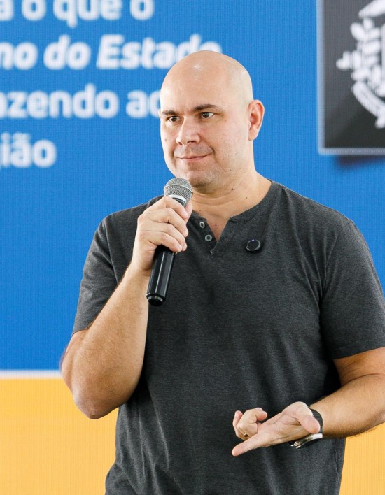 Prefeito palestra no fórum internacional de cidades em Dubai