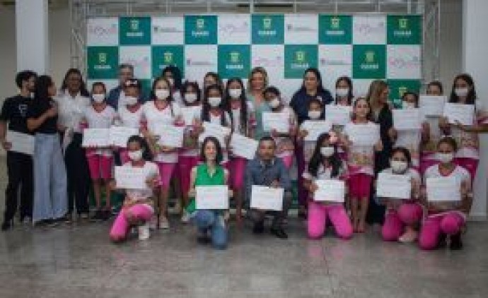 Política MT Esporte MT Notícia MT Primeira-dama entrega certificado de curso de informática