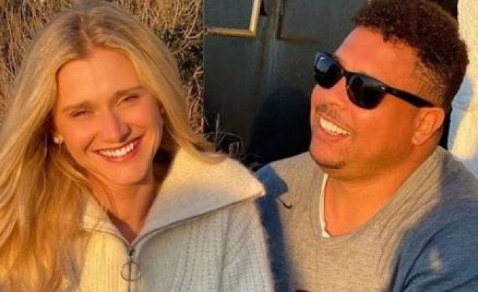 Ex- jogador Ronaldo com a noiva Celina Locks