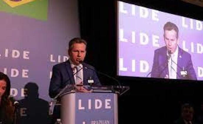 The Brazilian Report repercute participação do governador de MT em evento de irrigação em Nebraska