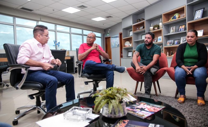 Feirantes de Cuiabá solicitam barracas e melhorias para Botelho