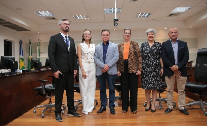 Presidente do TRE-MT visita posto de atendimento na ALMT nesta quinta