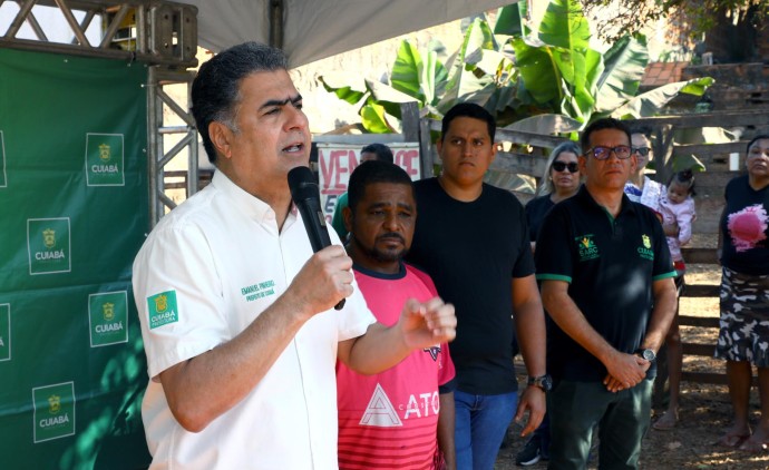 Prefeito lança obra de pavimentação do Vila Rosa