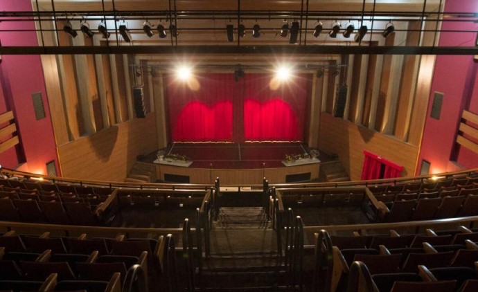 Cine Teatro Cuiabá celebra 80 anos de história