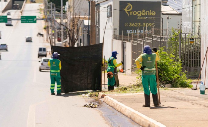 Mutirão de limpeza atende toda a extensão da Av. Ciríaco Cândia