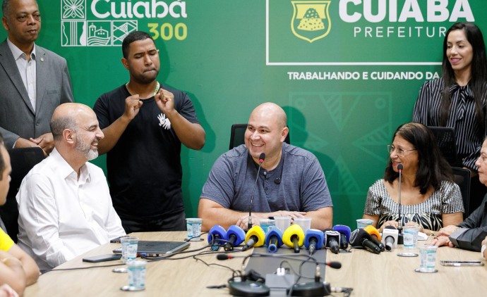 Prefeito anuncia Amauri Monge como novo secretário de Educação
