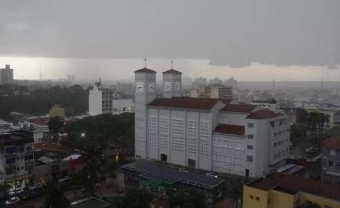 Cuiabá terá semana de chuva intensa, mas termômetros voltam a subir no feriadão