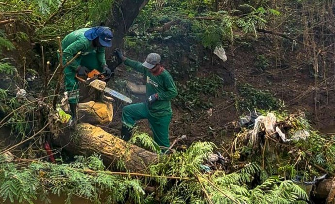 Serviços Públicos remove mais de 650 t de resíduos nos bairros que sofreram alagamentos em Várzea Grande