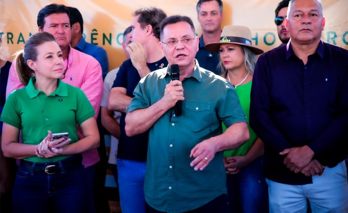 Deputado Eduardo Botelho presenteia moradores do bairro Paiaguás com recapeamento asfáltico