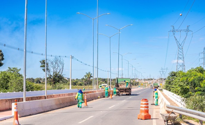 Mutirão de limpeza atende toda a extensão da Avenida Contorno Leste