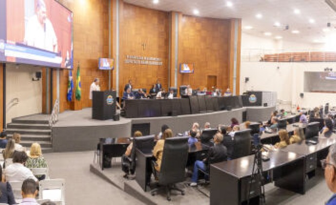 Deputados são contra fechamento da Santa Casa e cobram definição do Estado