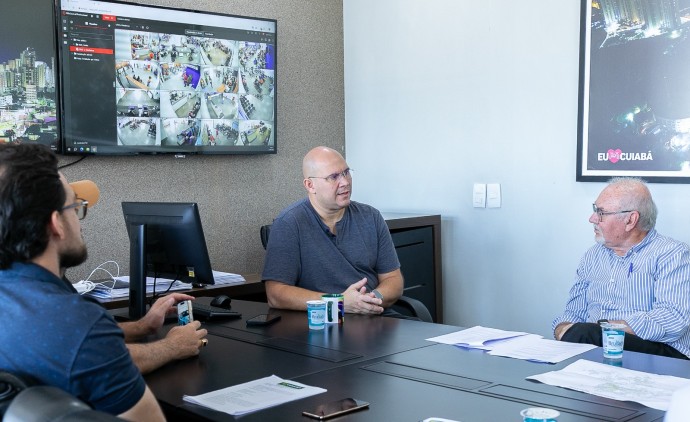 Prefeitura dá 30 dias para empresa regularizar coleta de lixo