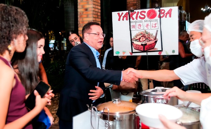 Botelho abre Semana Gastronômica com homenagem a 93 nomes da culinária de MT e de outros estados