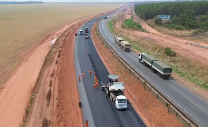 Em MT, Lula é aplaudido e anuncia R$ 5 bilhões para duplicar BR-163