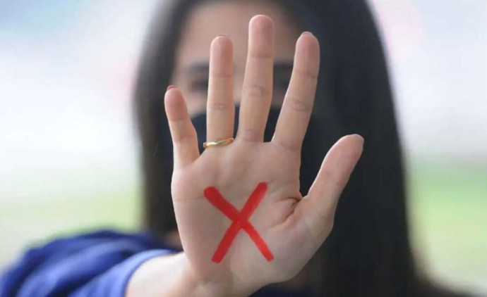 Prefeita Fávia Moretti proíbe pedófilos e agressores de mulheres assumirem cargos